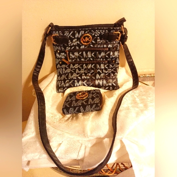 Mik Young light blue/ black Crossbody with matching Wallet - Picture 1 of 4